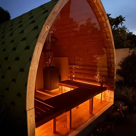Casa Madeira, With Salt-water Pool And Sauna Lagos