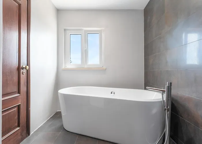 Casa Madeira, With Salt-water Pool And Sauna 빌라 *