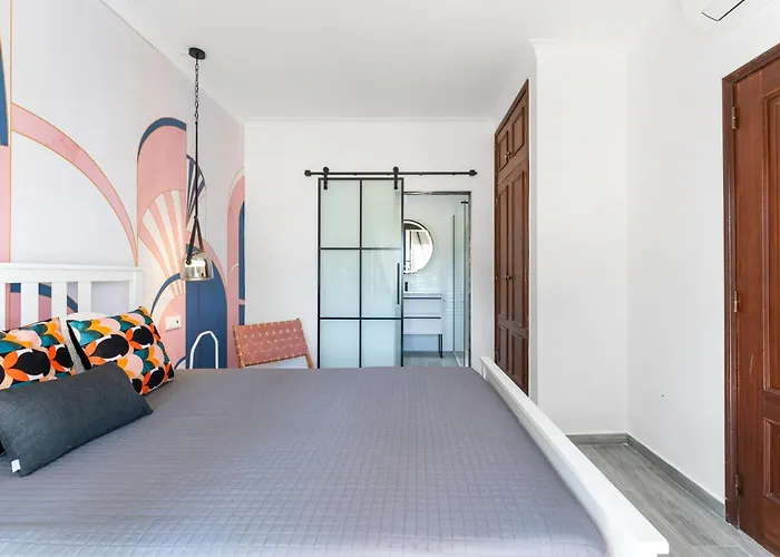 빌라 Casa Madeira, With Salt-water Pool And Sauna 라고스