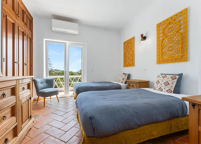 빌라 Casa Madeira, With Salt-water Pool And Sauna 라고스