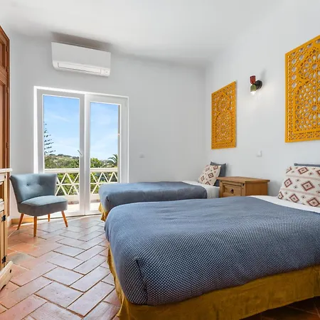 别墅 Casa Madeira, With Optional Heated Salt-water Pool And Sauna 拉哥斯