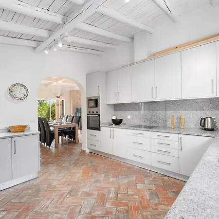 别墅 Casa Madeira, With Optional Heated Salt-water Pool And Sauna *